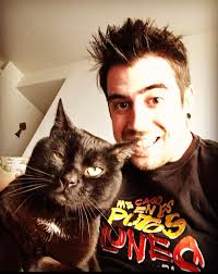 AuronPlay con su mascota llamada Don Gato